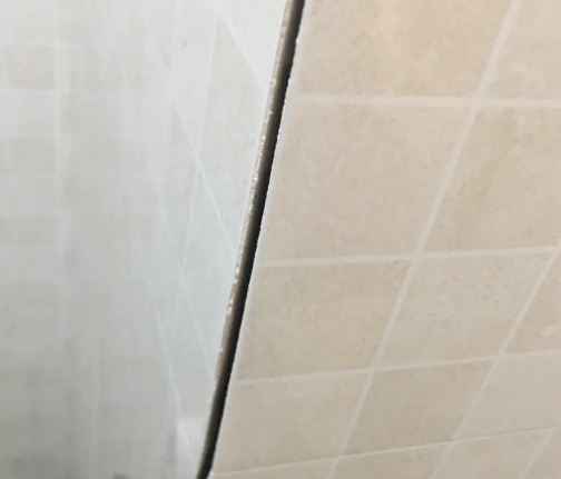 榆社瓷砖空鼓维修公司分享阳台瓷砖脱落的修复过程可以分为以下几个步骤