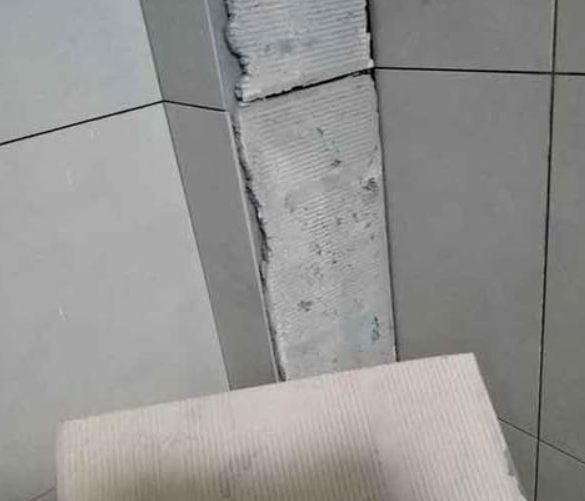 榆社瓷砖空鼓维修公司分享下厨房瓷砖脱落的补救措施。